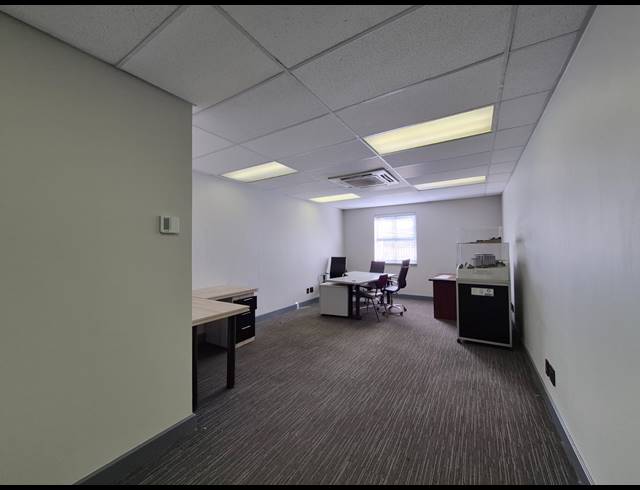 55M² OFFICE TO LET IN DUNKELD WEST